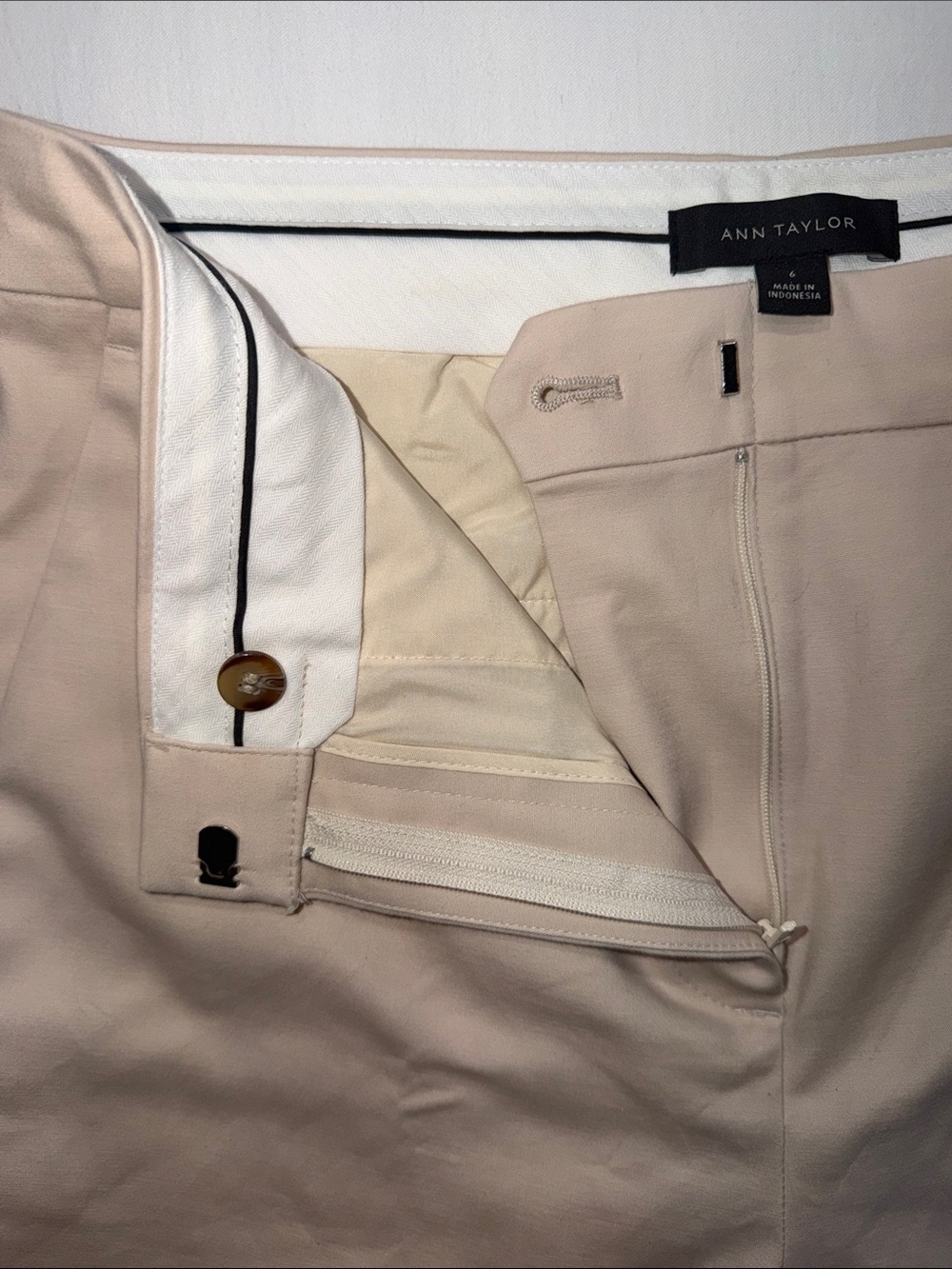 Ann Taylor Cream Cropped Straight-Leg Pants - Picture 4 of 5